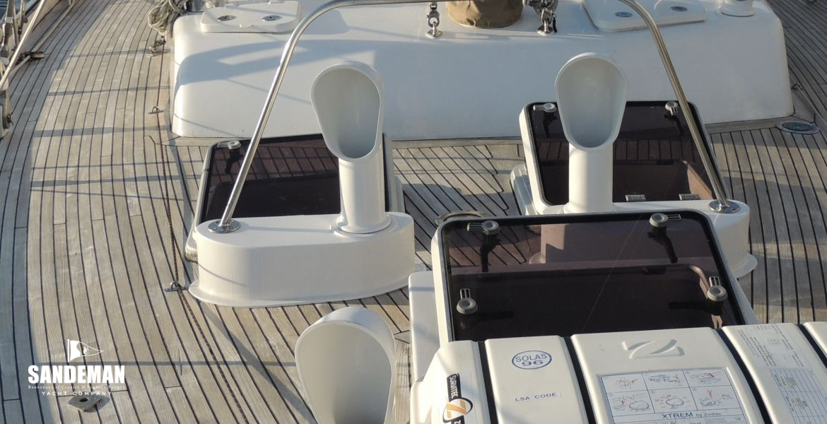 Foredeck view aft