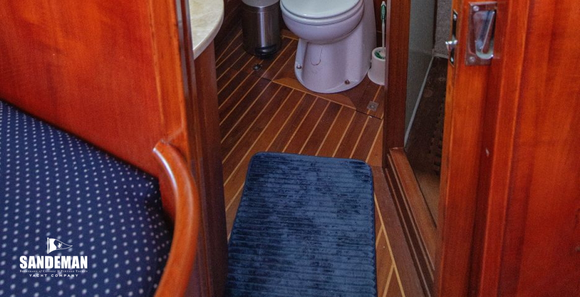 Aft cabin en-suite view aft