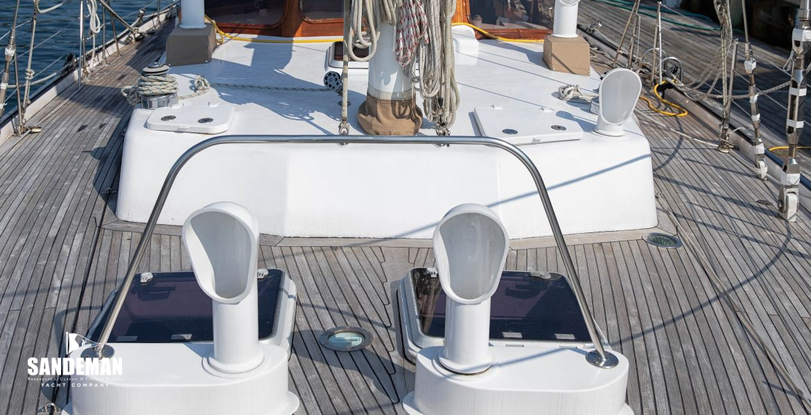 Foredeck view aft