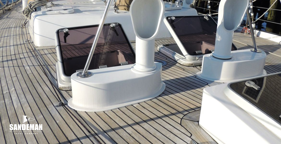 Foredeck view aft