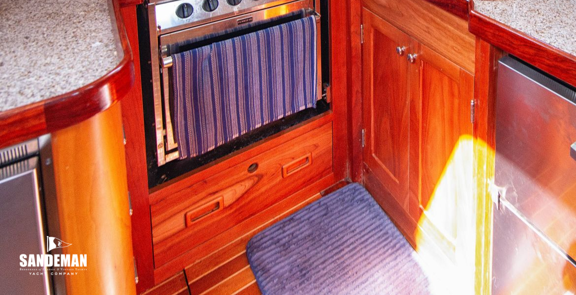 Galley to starboard