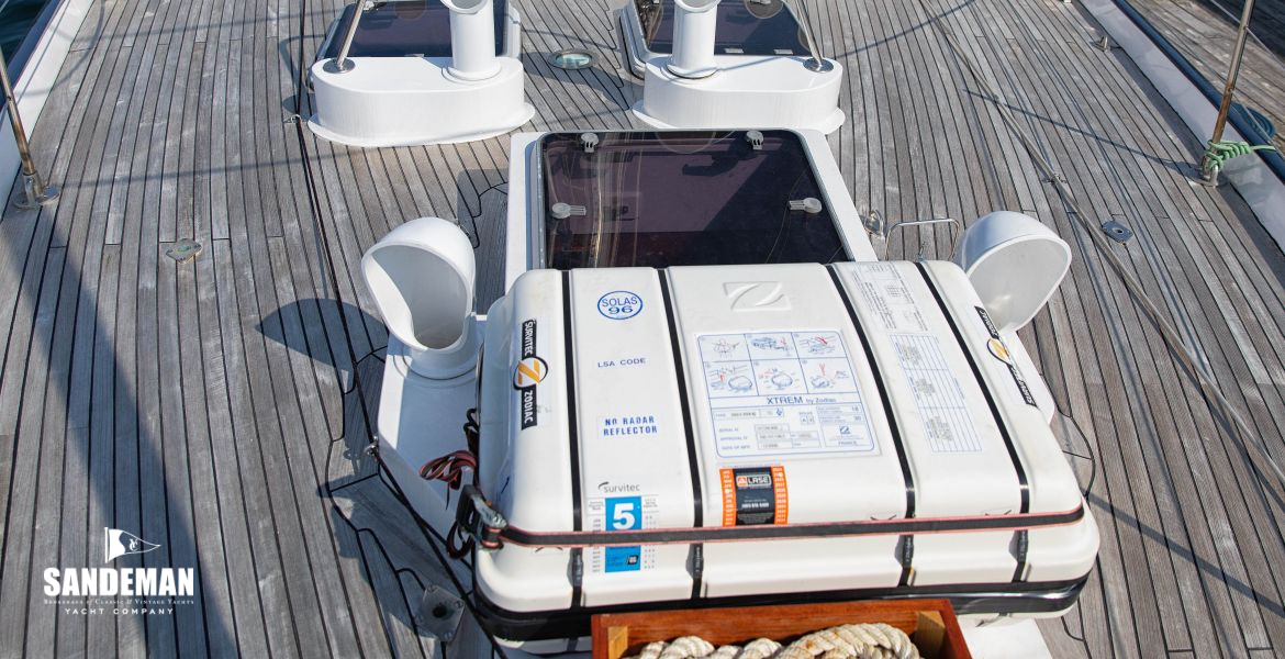 Foredeck view aft