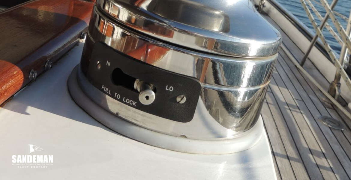 Coaming winch