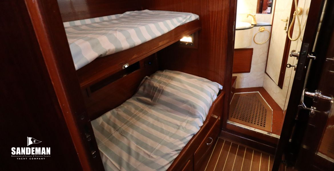  Port en-suite guest cabin