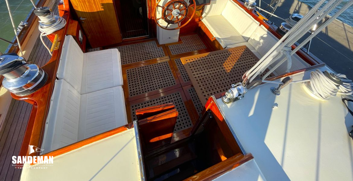 Cockpit view forward