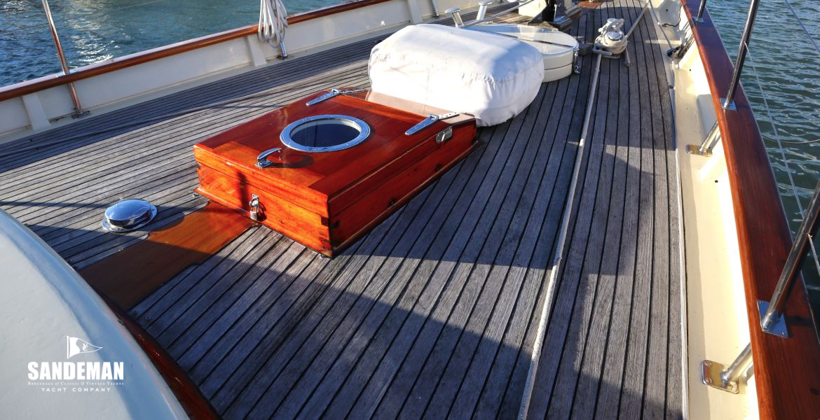 Foredeck view forward