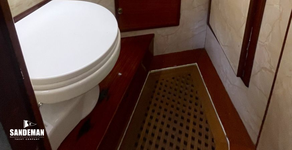  Port guest cabin en-suite 
