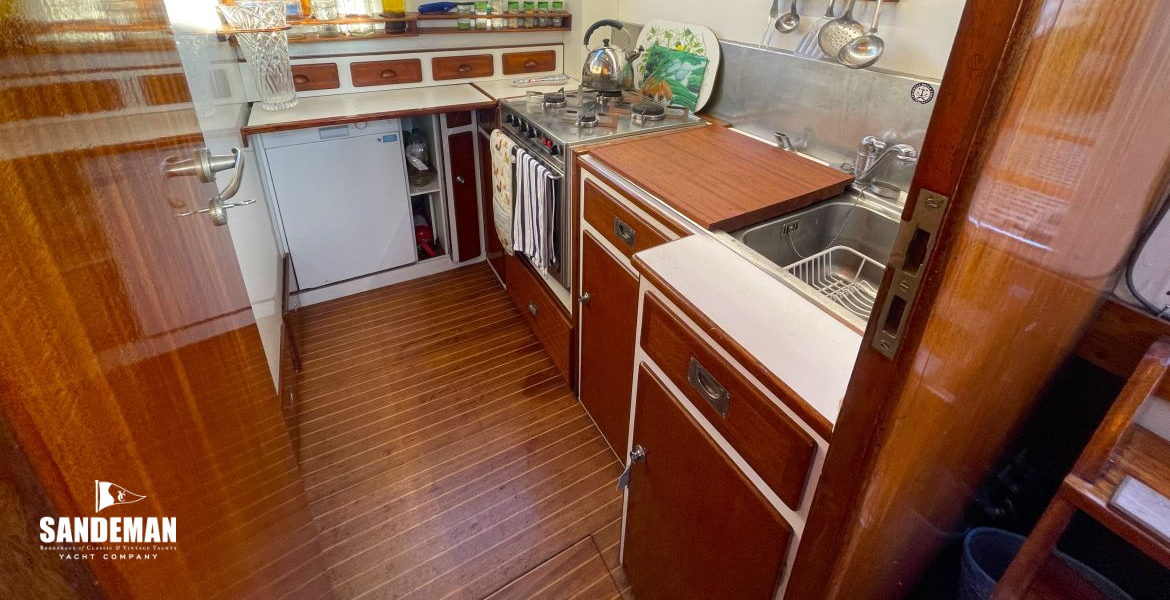 Galley to starboard