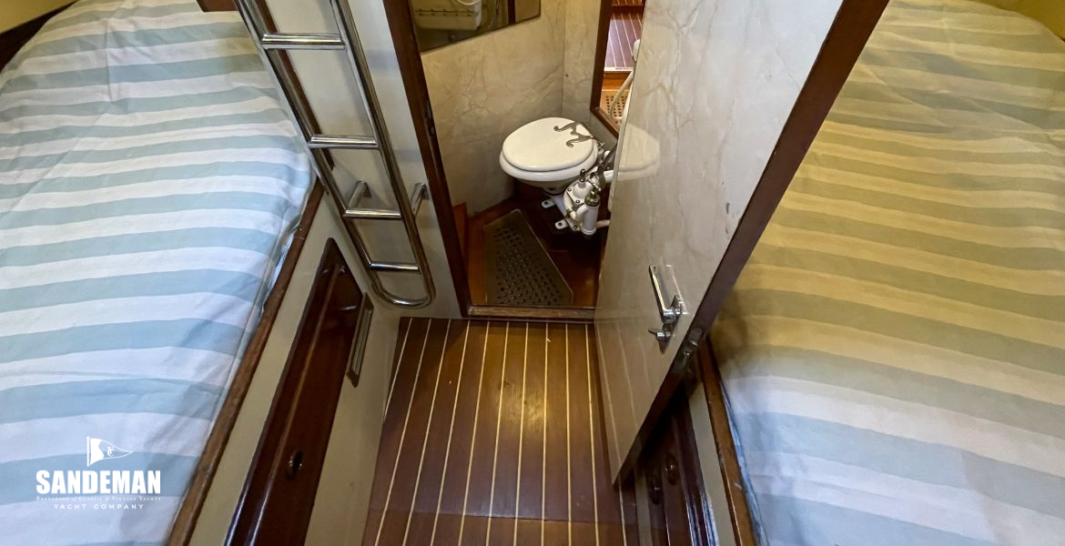 Forward crew/ guest cabin ensuite