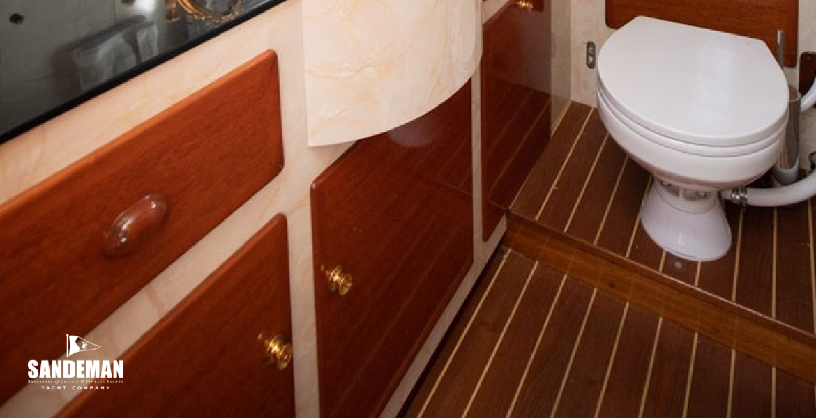 Aft owner cabin en-suite