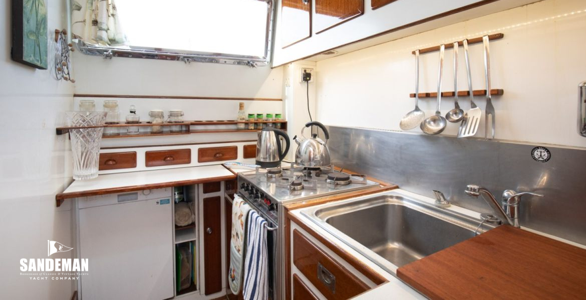 Galley to starboard