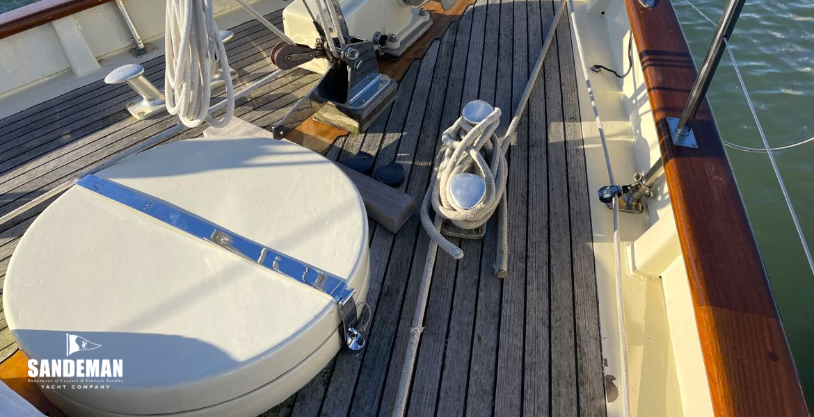 Foredeck view forward