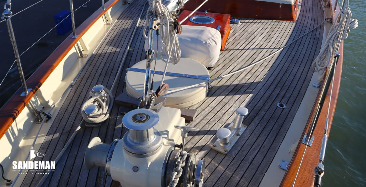 Foredeck view aft