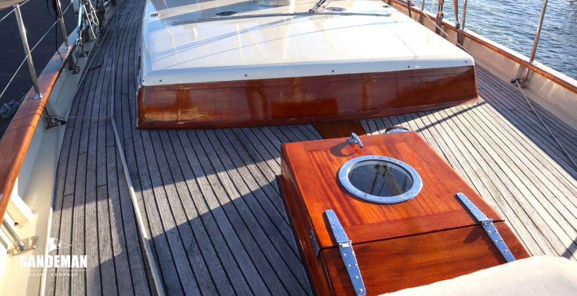 Foredeck view aft