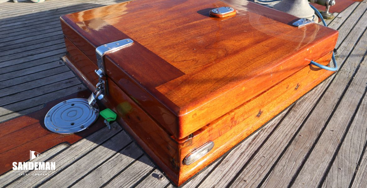 Lazarette hatch and aft deck details