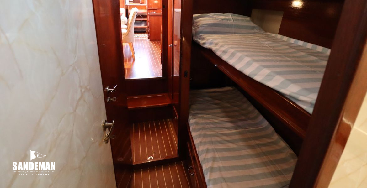 Port en-suite guest cabin view aft