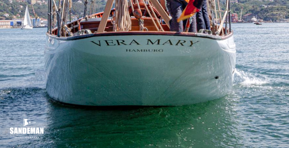 Astern [Photo: Roberto Celi]