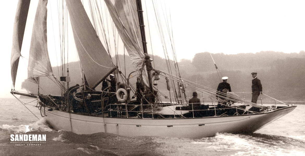 Off Cowes 1932 [Beken]