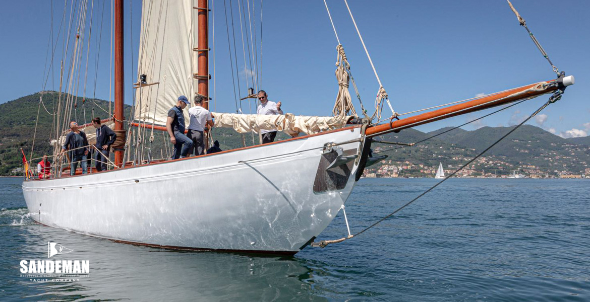 Starboard bow [Photo: Roberto Celi]