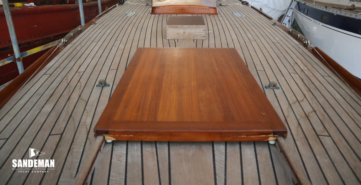 Foredeck view aft