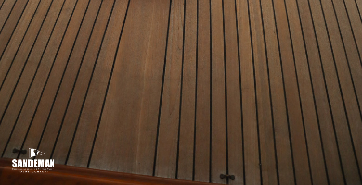 Foredeck view forward