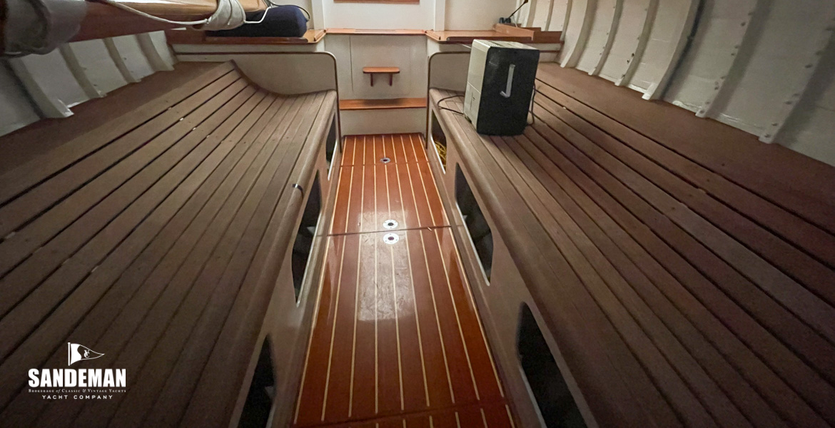 Saloon view aft