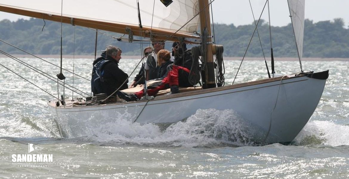 Starboard bow [Photo: Fairlie Yachts]