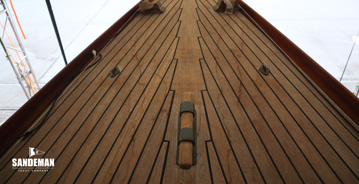 Foredeck view forward