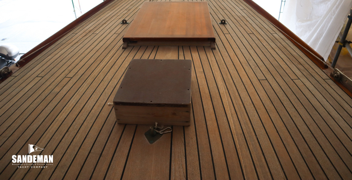 Foredeck view forward