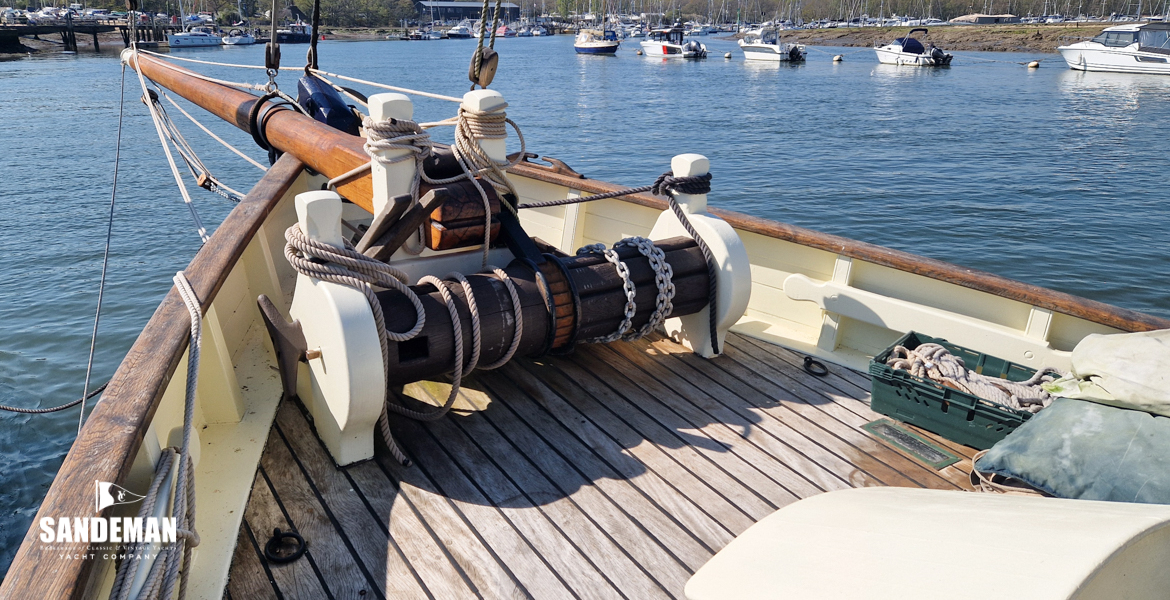 Foredeck details