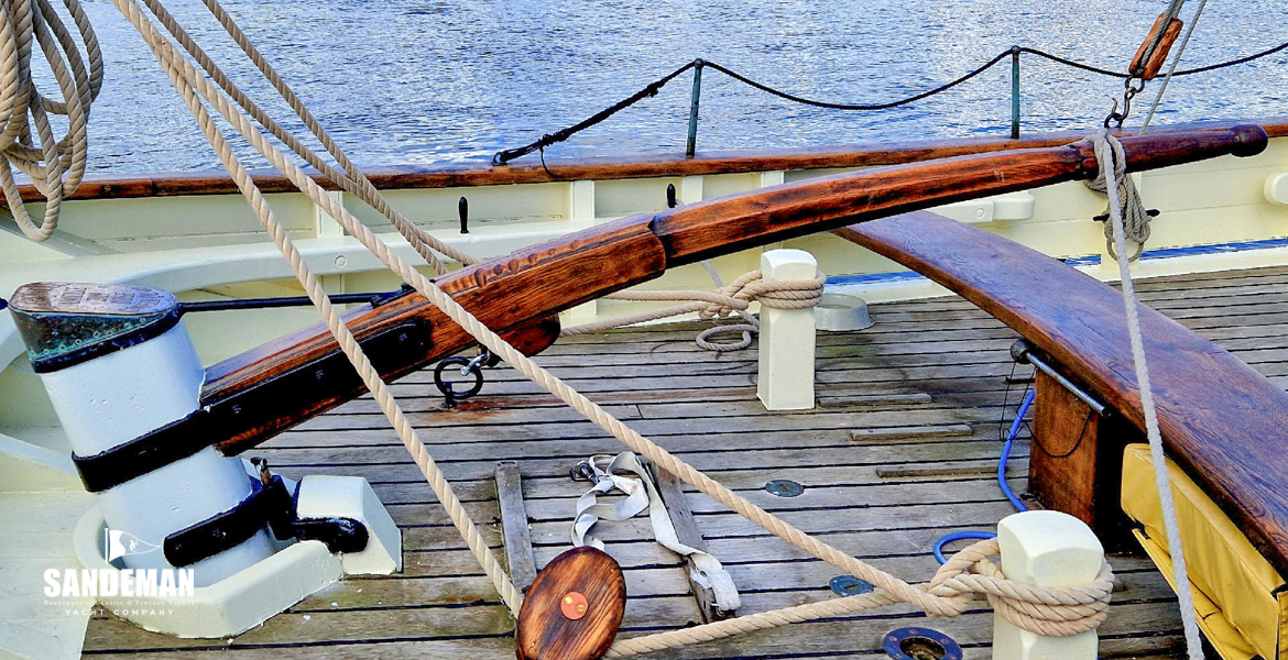 Tiller and helm thwart