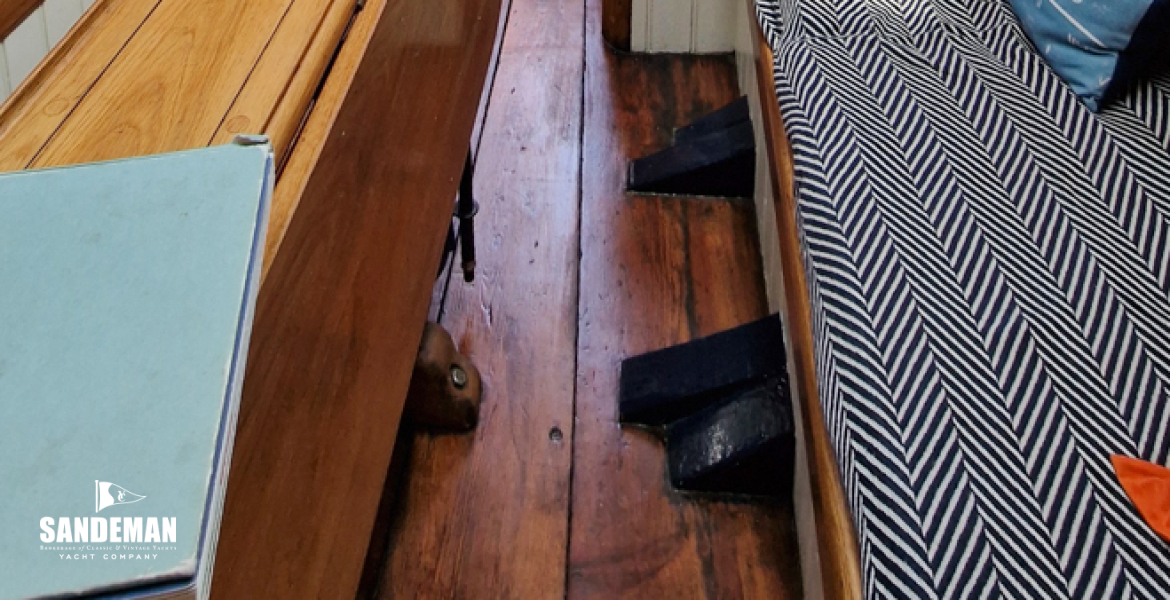 Saloon view aft