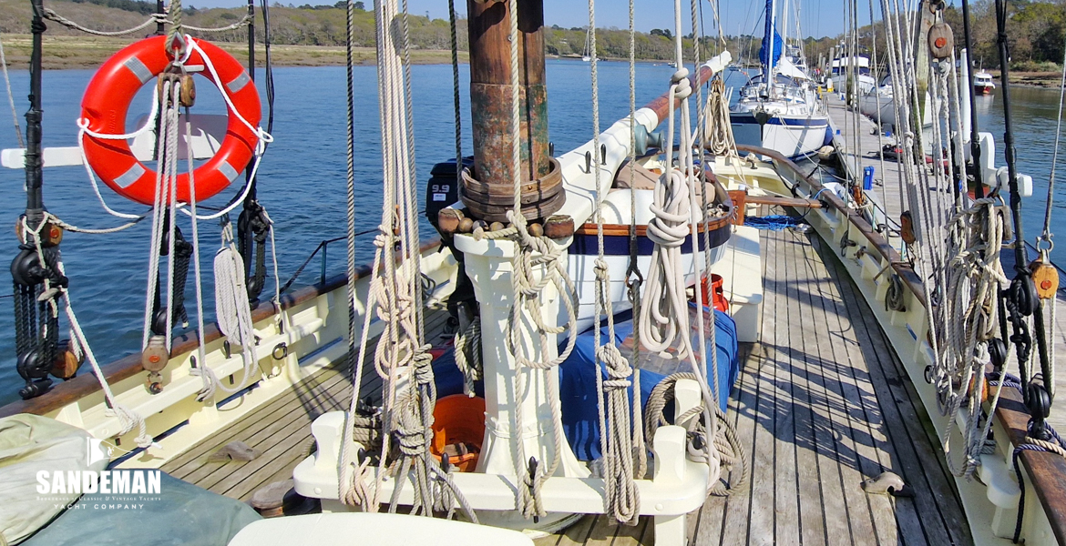 Foredeck view aft