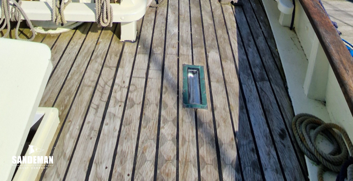 Foredeck view aft