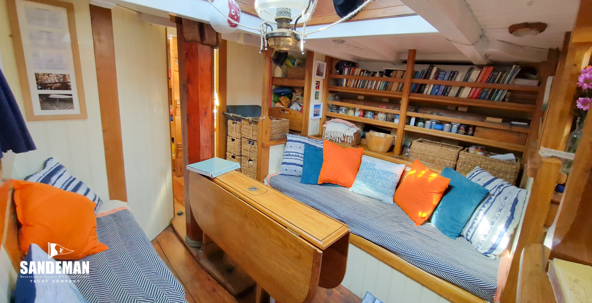 Saloon to starboard forward
