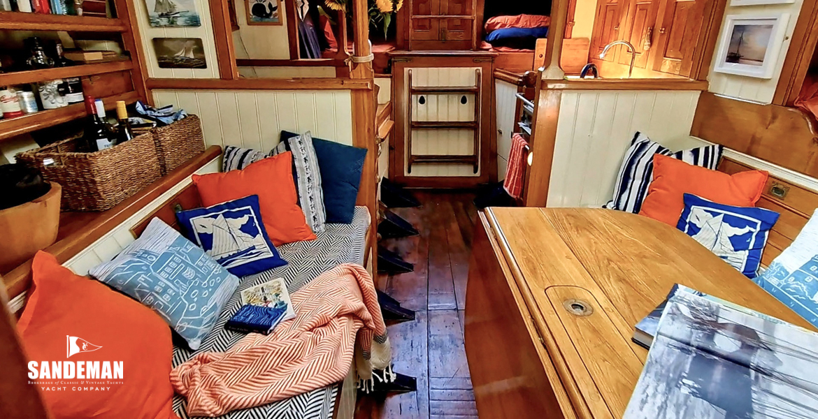 Saloon view aft