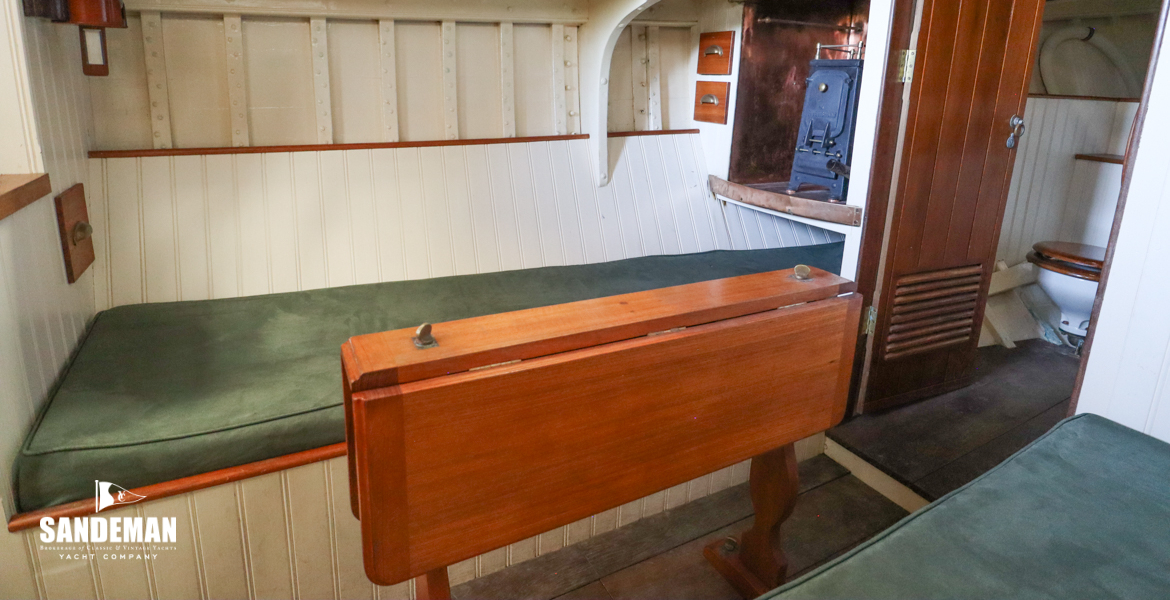 Saloon to port