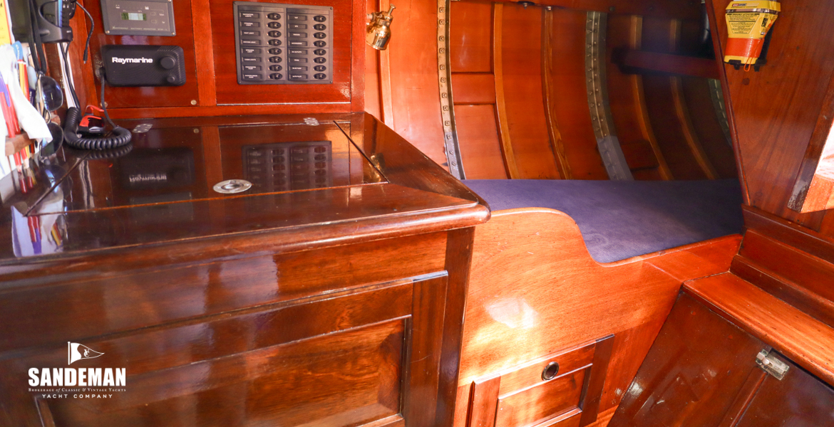 Chart table and quarterberth to starboard