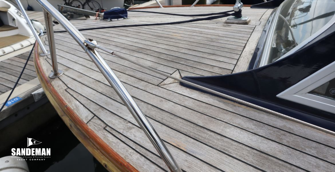 Foredeck view to starboard