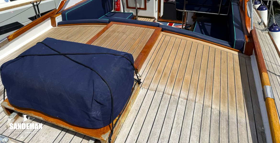 View forward over aft cabin trunk