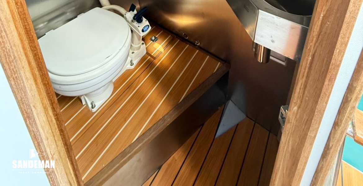 Aft cabin en-suite