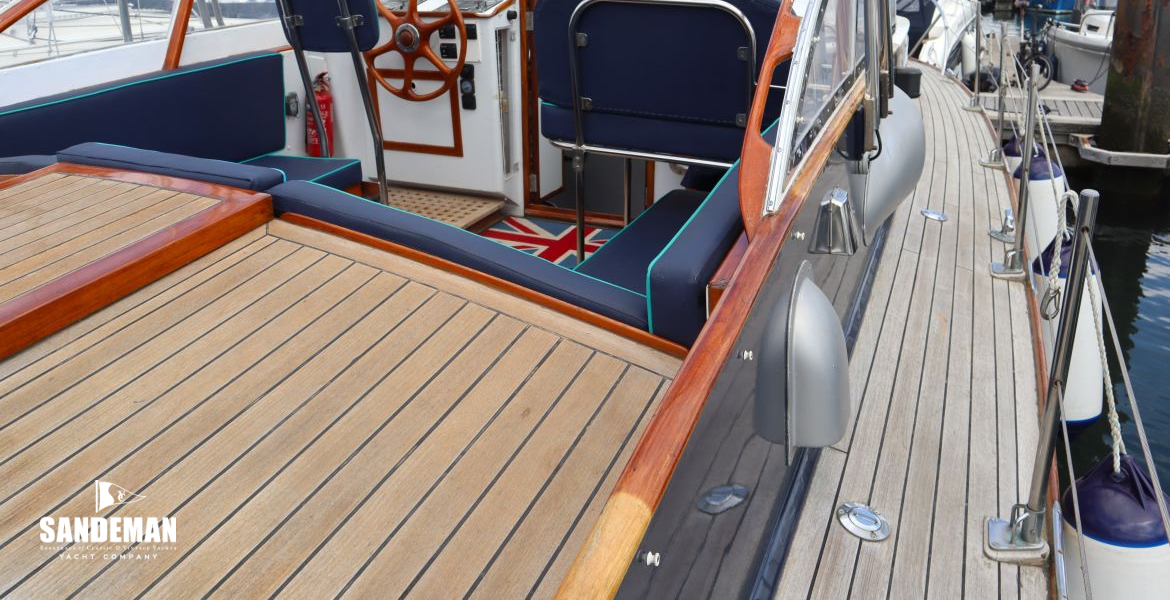 View forward to cockpit over aft cabin trunk