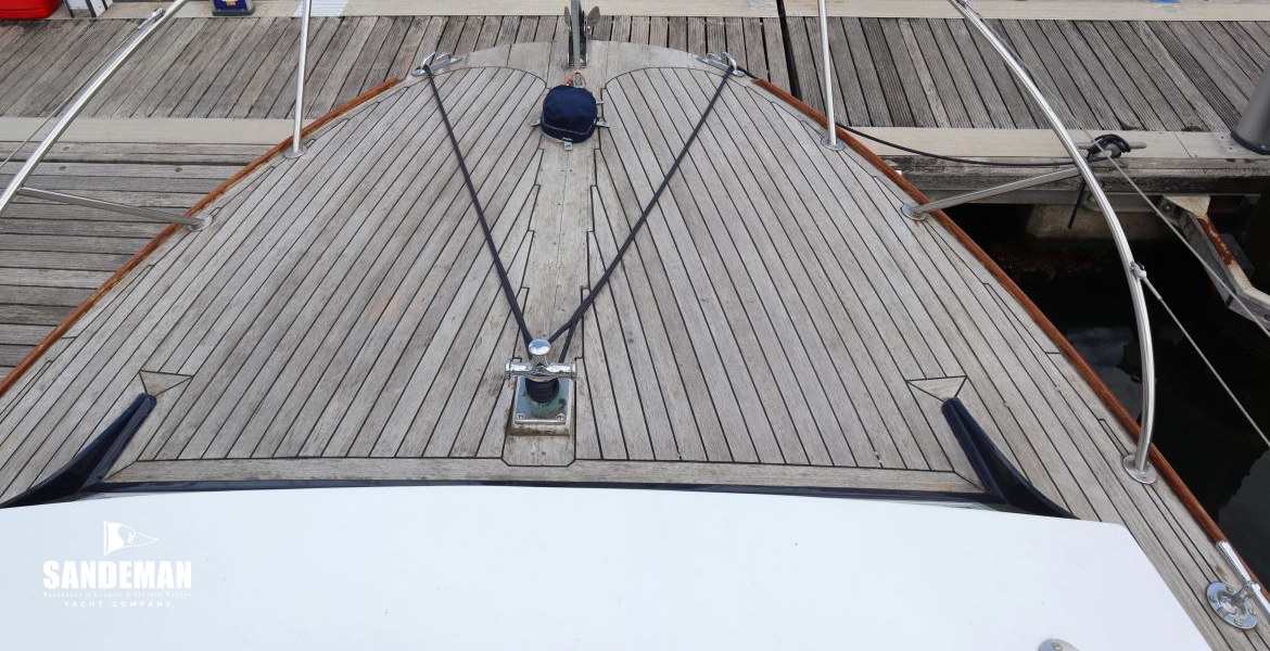 Foredeck view forward