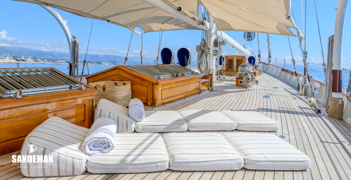 Mid deck view forward