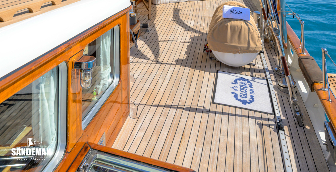 Starboard side deck view forward