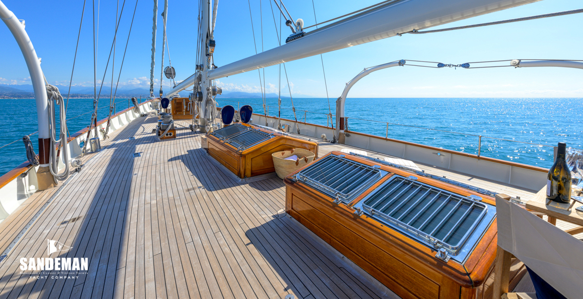 Mid deck view forward