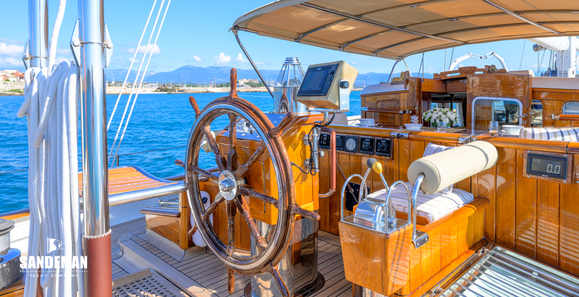 Helm view forward to port