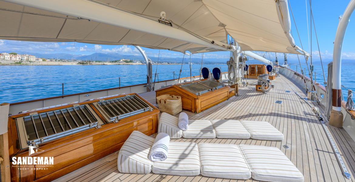 Mid deck view forward