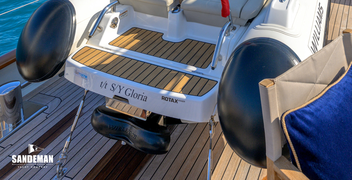 Williams 435 Sportjet tender stowed