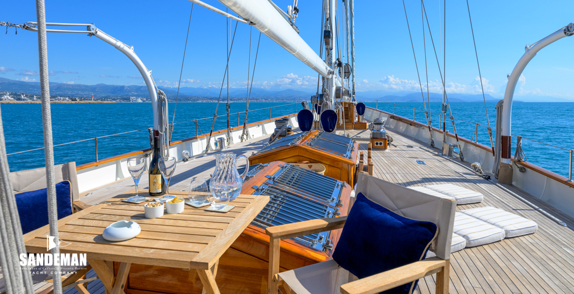 Mid deck view forward